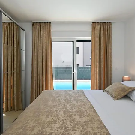 Luxury Maravic With Private Pool Daire Trogir